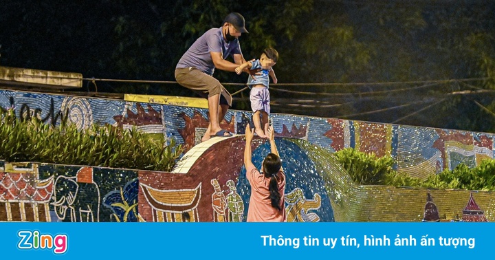 Vượt rào ra ngoài, 3 người bị phạt 6 triệu đồng