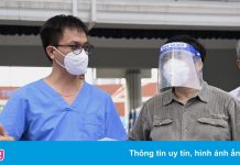 Thủ tướng kiểm tra đường dây nóng hỗ trợ y tế, an sinh ở Bình Dương