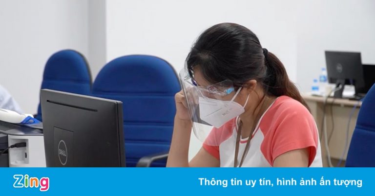 Những người báo tin đến thân nhân F0 ở Bệnh viện Chợ Rẫy