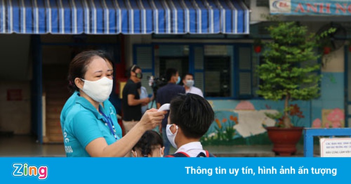 Học sinh tựu trường, tinh giản nhiều môn học