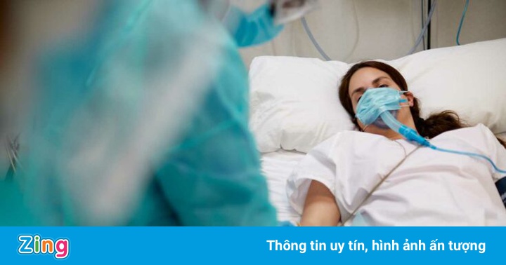 Nhiều người trẻ ở Anh hối hận khi nhập viện vì Covid-19