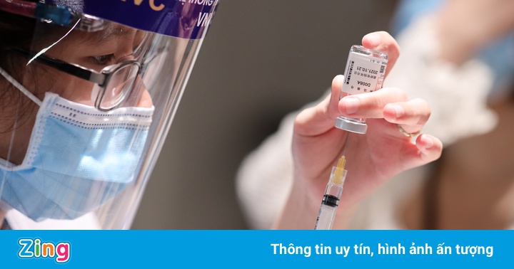 TP.HCM tiêm hết vaccine do Bộ Y tế phân bổ, triển khai tiêm Sinopharm