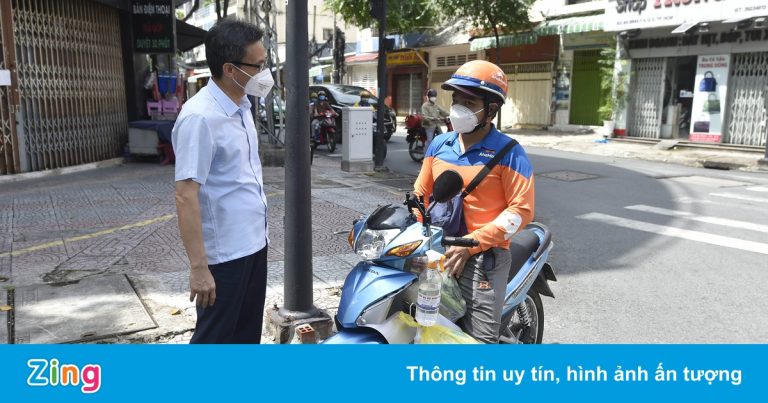 Nhiều người dân TP.HCM bất ngờ khi Phó thủ tướng đến hỏi chuyện