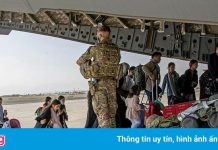 Tránh khiêu khích Taliban, Anh gấp rút sơ tán người