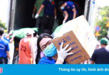 Lập trung tâm tiếp nhận, đưa hàng tài trợ đến người dân TP.HCM
