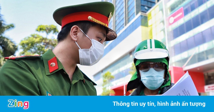 Hà Nội siết chặt kiểm soát giấy đi đường Hà Nội siết chặt kiểm soát giấy đi đường