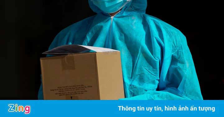 Ngày sinh nhật tuổi 25, chàng trai đón tro cốt của mẹ