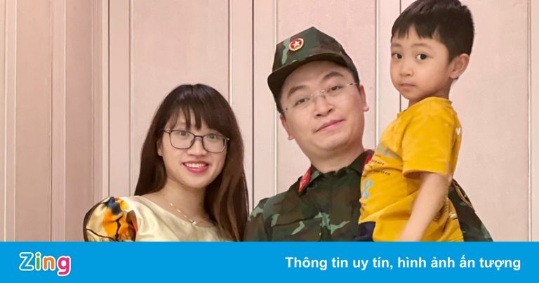 Vợ của chiến sĩ quân y chi viện TP.HCM: ‘Việc nhà cứ để em lo’ Vợ của chiến sĩ quân y chi viện TP.HCM: ‘Việc nhà cứ để em lo’