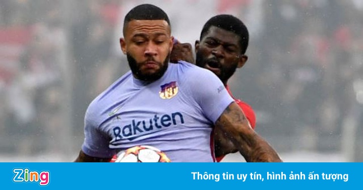 Depay bất lực trong trận thua của Barca