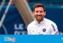Messi bên cạnh Icardi trong phòng thay đồ PSG