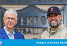 Wenger trao loạt giải FIFA The Best 2020 cho HLV, cầu thủ Liverpool