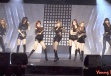 Ca sĩ rơi tóc giả khi biểu diễn sao han roi toc gia anh 1