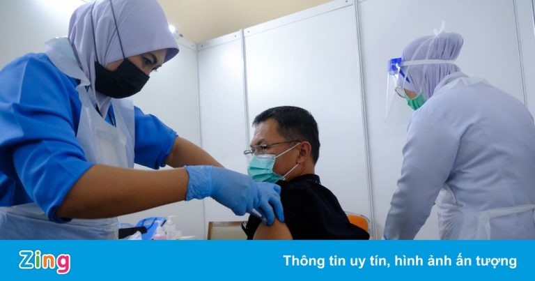 Malaysia sẽ tiêm mũi vaccine thứ 3 vào đầu tháng 10