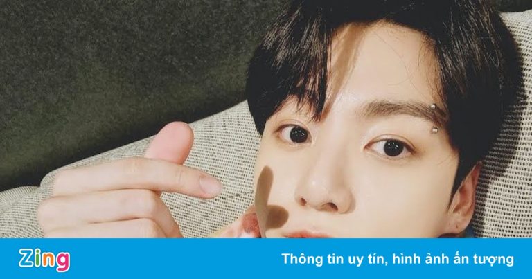 Jungkook khiến áo loang lổ cháy hàng