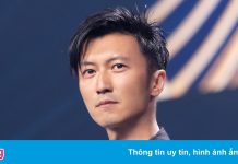 Biểu cảm của Tạ Đình Phong khi Vương Phi hát