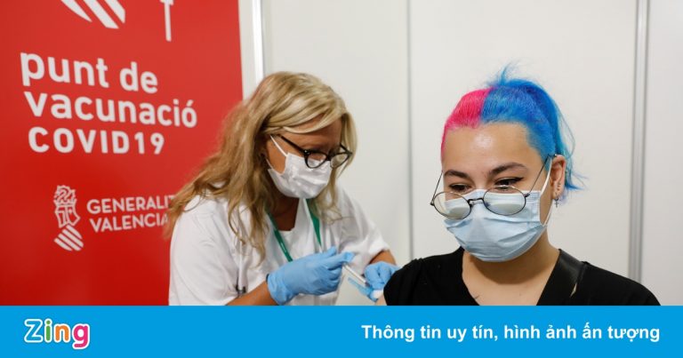 Khu vực đầu tiên đạt mốc 70% dân số trưởng thành tiêm vaccine Covid-19