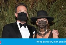 Ben Affleck và Jennifer Lopez tình cảm trên thảm đỏ