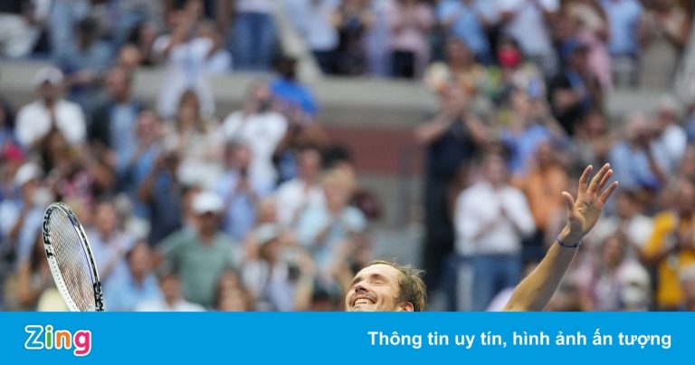 Ngày Medvedev làm lu mờ Djokovic