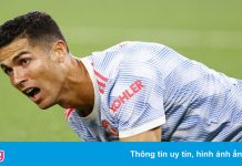 Carragher: ‘Ronaldo gây ra nhiều vấn đề cho Man Utd’