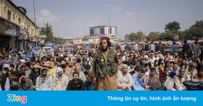 AP: Taliban treo thi thể tội phạm ở quảng trường Afghanistan AP: Taliban treo thi thể tội phạm ở quảng trường Afghanistan