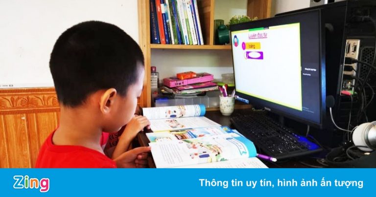 Học sinh ở Hà Nội tiếp tục học trực tuyến