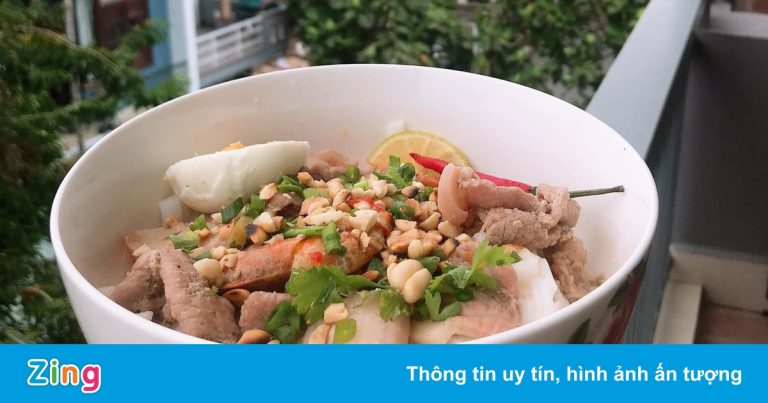 Chủ nhà trọ ở Đà Nẵng nấu mì Quảng, chiêu đãi người thuê trong dịch