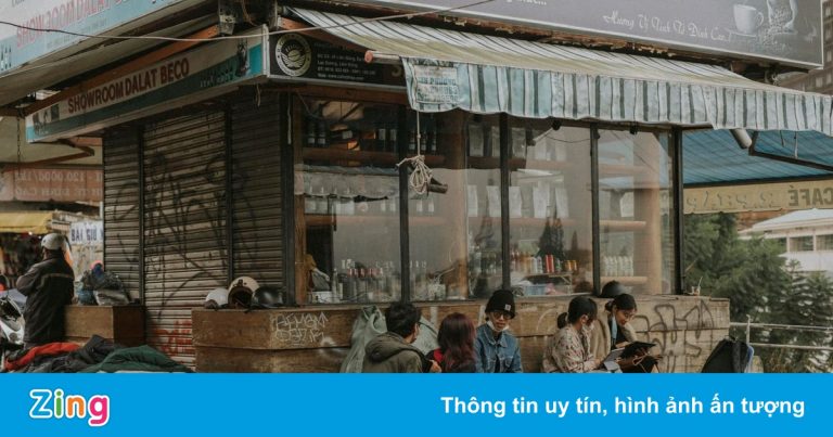 Người Đà Lạt ra đường uống cà phê, ăn sáng từ 5h30