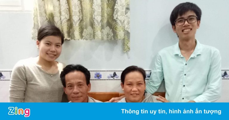 Bé 8 tháng tuổi cùng 4 F0 trong gia đình chiến thắng Covid-19 Bé 8 tháng tuổi cùng 4 F0 trong gia đình chiến thắng Covid-19
