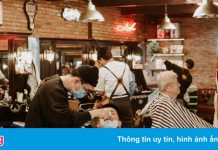 Tiệm tóc ở TP.HCM: Khách cung cấp số mũi vaccine, đặt lịch kín 3 ngày