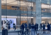 Người Trung Quốc đội mưa, xếp hàng dài chờ mua iPhone 13 Nguoi Trung Quoc doi mua de mua iPhone 13 anh 13