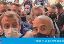 Tổng thống Pháp bị ném trứng trúng người