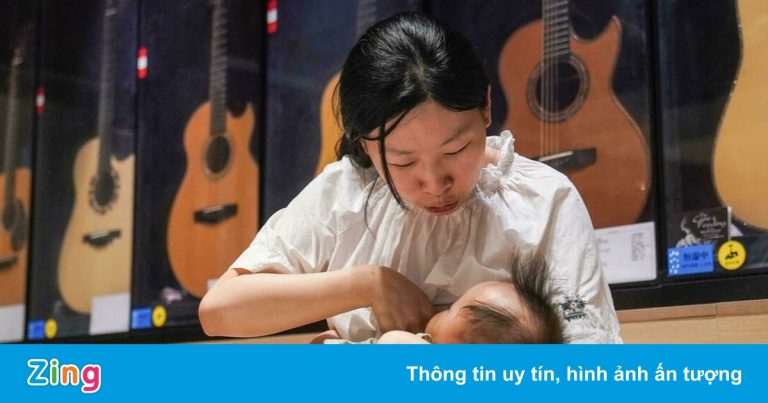 Mẹ đơn thân Trung Quốc bị bỏ rơi trong chính sách đẻ 3 con