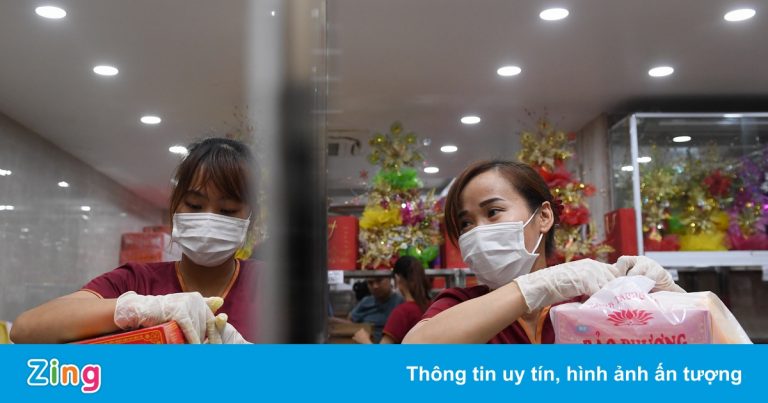 Tiệm bánh Trung thu Bảo Phương bị đóng cửa vì khách xếp hàng chen lấn