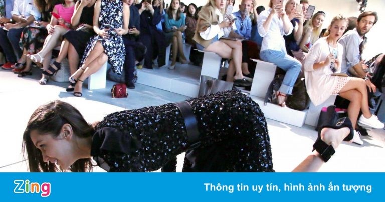 Loạt khoảnh khắc khó quên trên sàn diễn thời trang