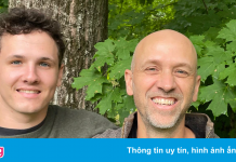 Hai cha con làm nghề truy tìm ‘kho báu’ trực tuyến