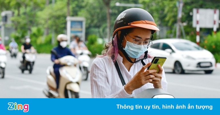 Được nới lỏng giãn cách, nhiều người vẫn hạn chế, tránh đi ra ngoài