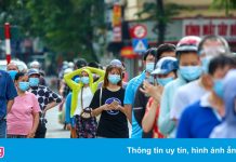 Xếp hàng 2 giờ mới mua được bánh Trung thu ở Hà Nội