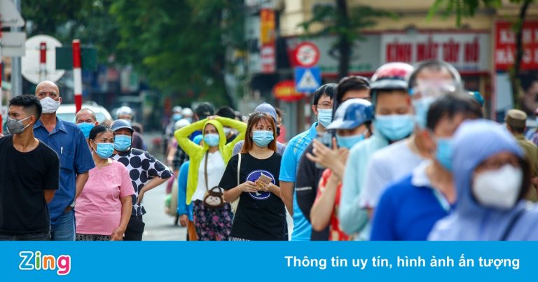 Xếp hàng 2 giờ mới mua được bánh Trung thu ở Hà Nội Xếp hàng 2 giờ mới mua được bánh Trung thu ở Hà Nội