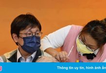 Tại sao quan chức WHO khuyến cáo trái ngược về mũi tiêm thứ 3?