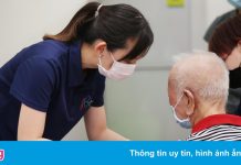 Singapore tiêm mũi vaccine thứ 3 cho người trên 60 tuổi trước tiên