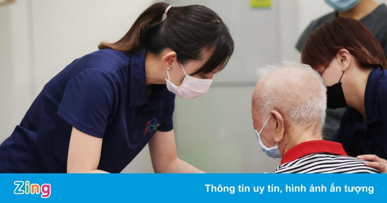 Singapore tiêm mũi vaccine thứ 3 cho người trên 60 tuổi trước tiên