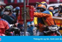 Đường phố TP.HCM nhộn nhịp khi hơn 80.000 shipper được hoạt động