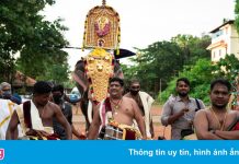 Lễ hội trở lại ở Ấn Độ dù vẫn có 40.000 ca mắc Covid-19 mỗi ngày