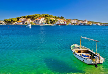 Giữa lúc cả thế giới đang lao đao, có một quốc gia ở châu Âu lại phát đạt bất ngờ nhờ du lịch Giữa lúc cả thế giới đang lao đao, có một quốc gia ở châu Âu lại phát đạt bất ngờ nhờ du lịch - Ảnh 1.