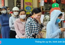 Người Hải Phòng xếp hàng mua bánh Trung thu truyền thống