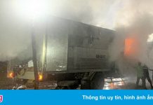 Xe tải chở thiết bị y tế, điện tử bốc cháy trên quốc lộ