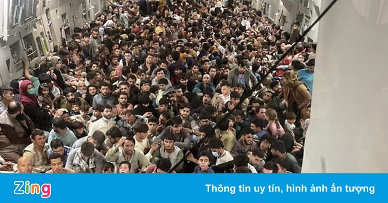 Chuyến bay cuối cùng đã rời Kabul nhưng 15.000 người vẫn đang mắc kẹt