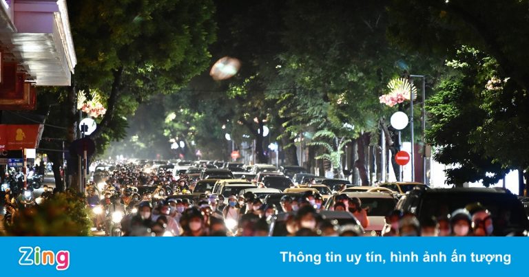 Thủ tướng yêu cầu không để xảy ra tụ tập đông người nơi công cộng