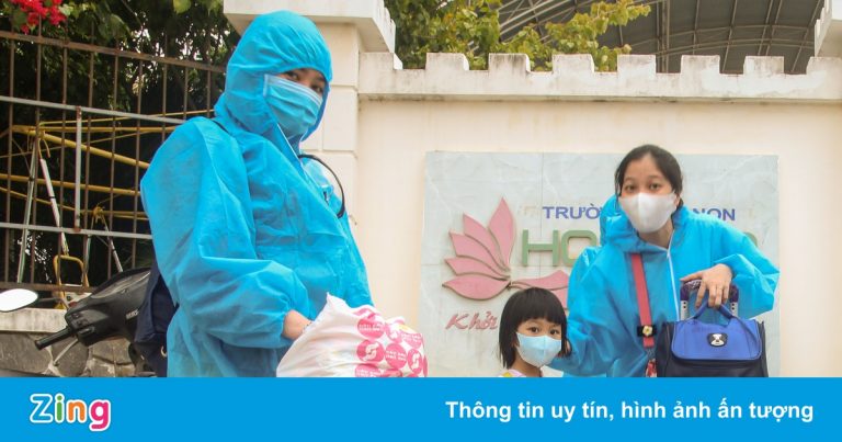 Ninh Thuận đón gần 200 bà bầu, phụ nữ nuôi con nhỏ từ TP.HCM về quê