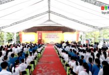 Chủ tịch UBND thành phố Hà Nội đánh trống khai giảng năm học mới le khai giang 2021 anh 1